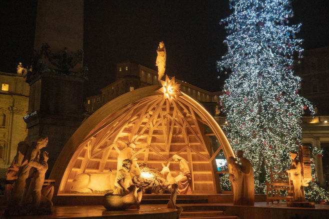 Daniel Ibanez/CNA's photo: the Vatican's Christmas tree lighting ceremony. (December 3, 2022)