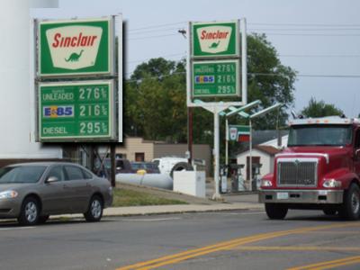 Gas prices in Sauk Centre, Minnesota: at the sign of the Green Dinosaur